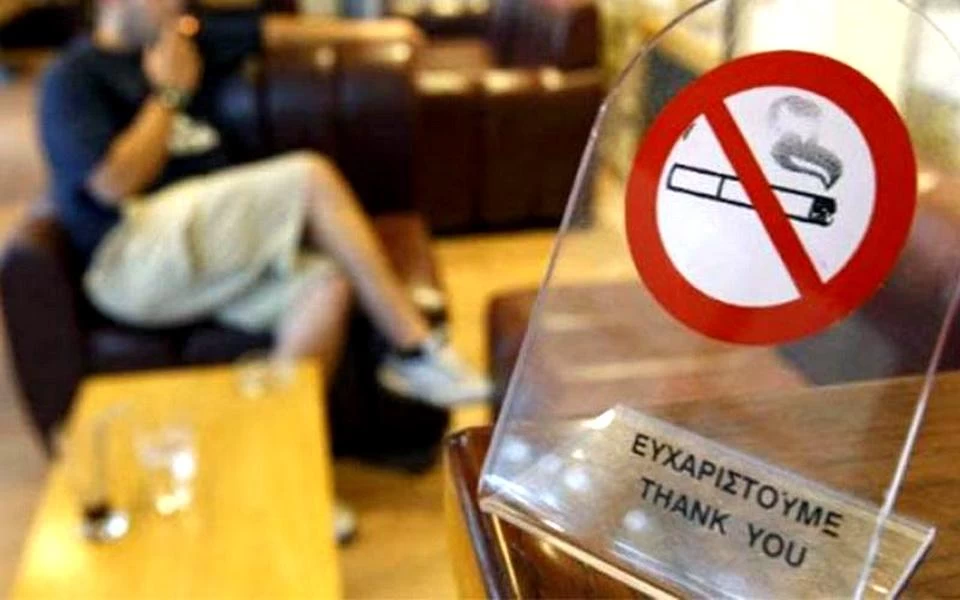 Αντιδράσεις και αντιπροτάσεις από καφέ, μπαρ και εστιατόρια για τον αντικαπνιστικό νόμο